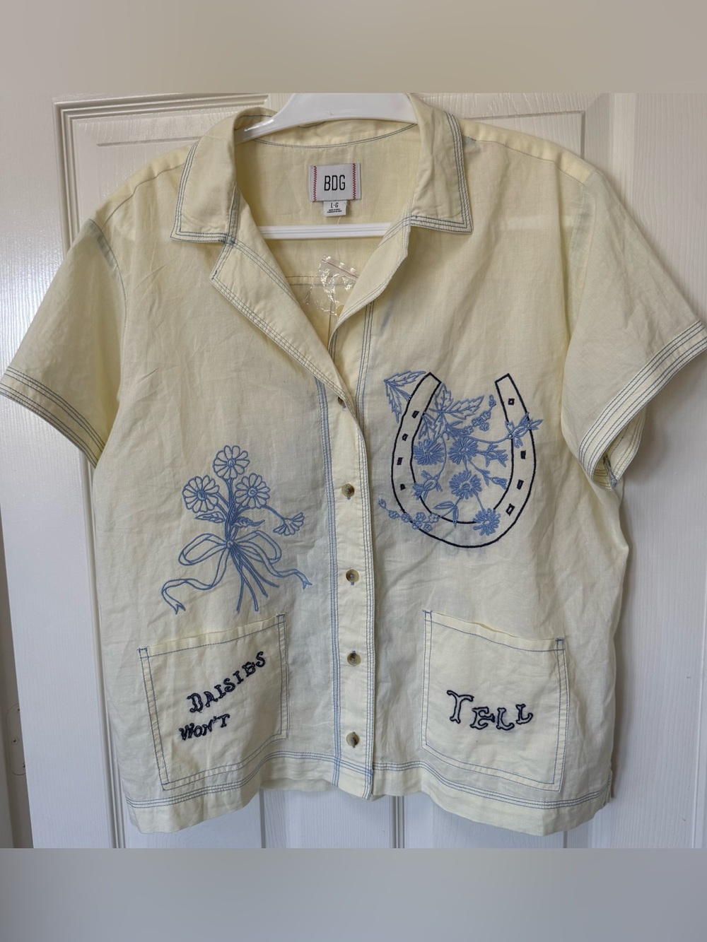 URBAN OUTFITTERS 
BDG Oversized Keepsake Souvenir Graphic Short Sleeve Button-Up